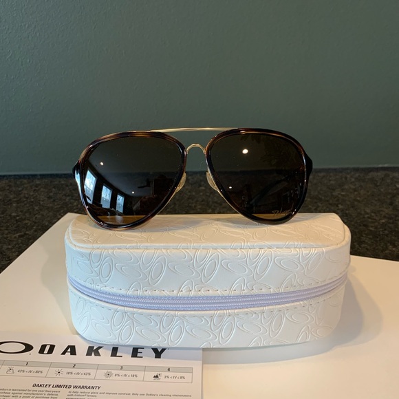 Oakley Kickback Tortoise Shell Polarized Sunglasses - Picture 4 of 6